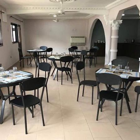First Choice Hotel Accra Buitenkant foto