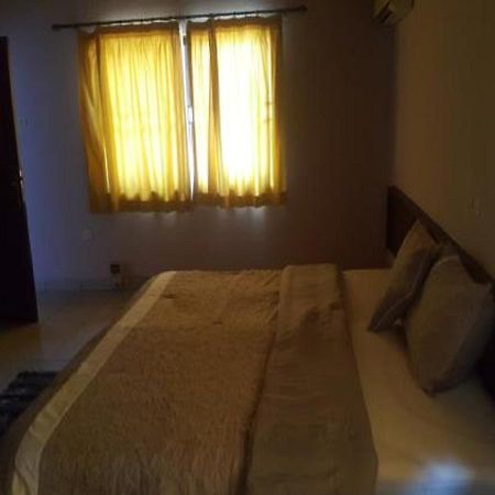 First Choice Hotel Accra Buitenkant foto