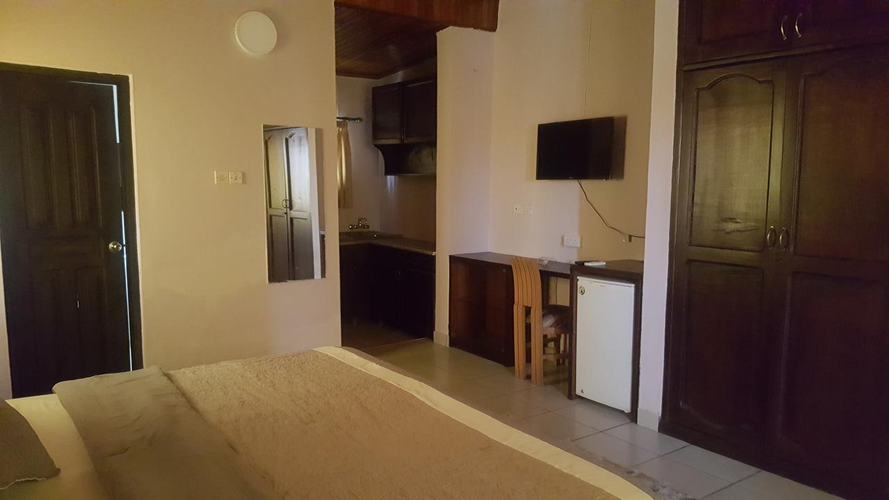 First Choice Hotel Accra Buitenkant foto